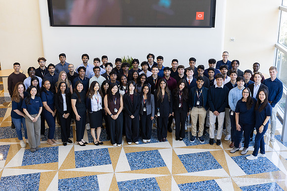 Oracle Interns 068-040A7056