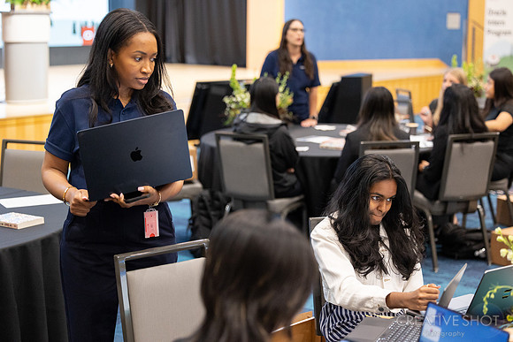 Oracle Interns 074-5V5A8265