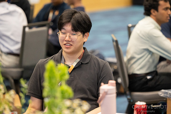 Oracle Interns 077-5V5A8301