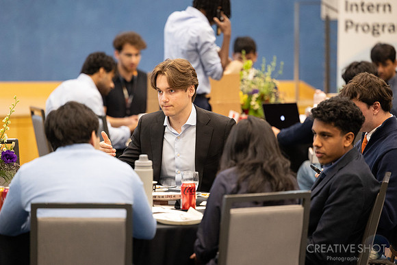 Oracle Interns 102-5V5A8489