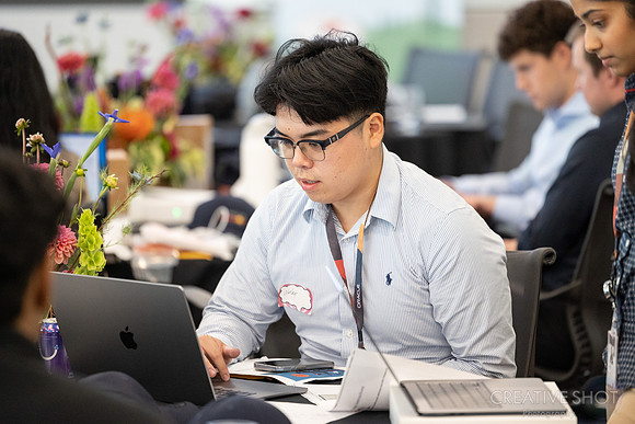Oracle Interns 251-5V5A5376