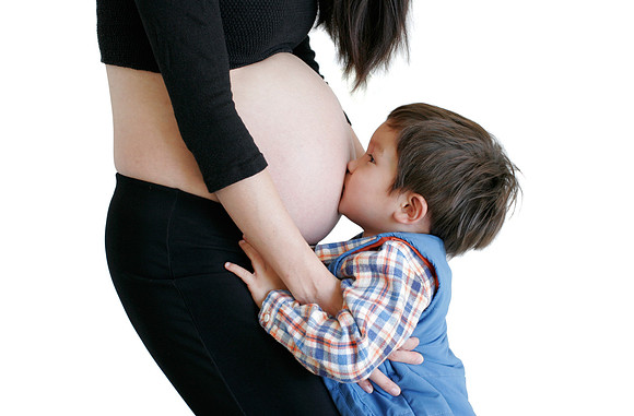Three years hold kissing mom's belly